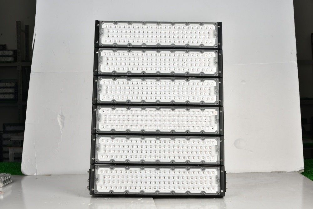 IP65 Waterproof 2000W LED High Mast Light with 50000 Hours Lifetime for Stadium and Outdoor Flood Lamp